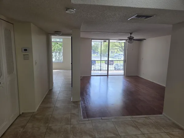 $1,400 | 3750 Inverrary Drive, Unit 2F, Lauderhill, FL 33319