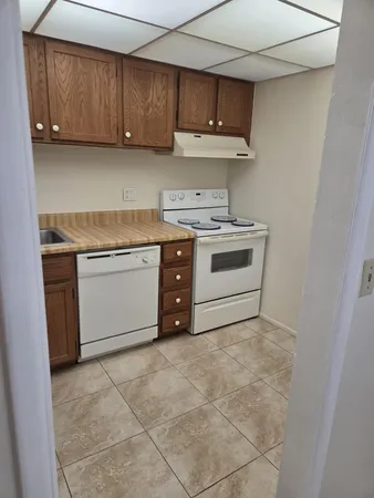 $1,400 | 3750 Inverrary Drive, Unit 2F, Lauderhill, FL 33319