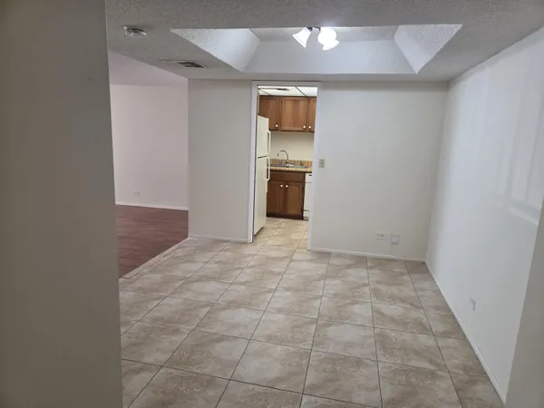 $1,400 | 3750 Inverrary Drive, Unit 2F, Lauderhill, FL 33319