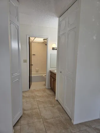 $1,400 | 3750 Inverrary Drive, Unit 2F, Lauderhill, FL 33319