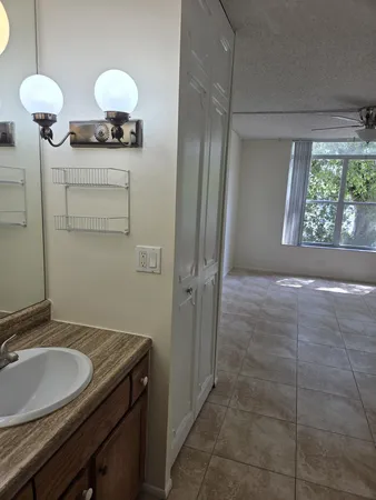 $1,400 | 3750 Inverrary Drive, Unit 2F, Lauderhill, FL 33319