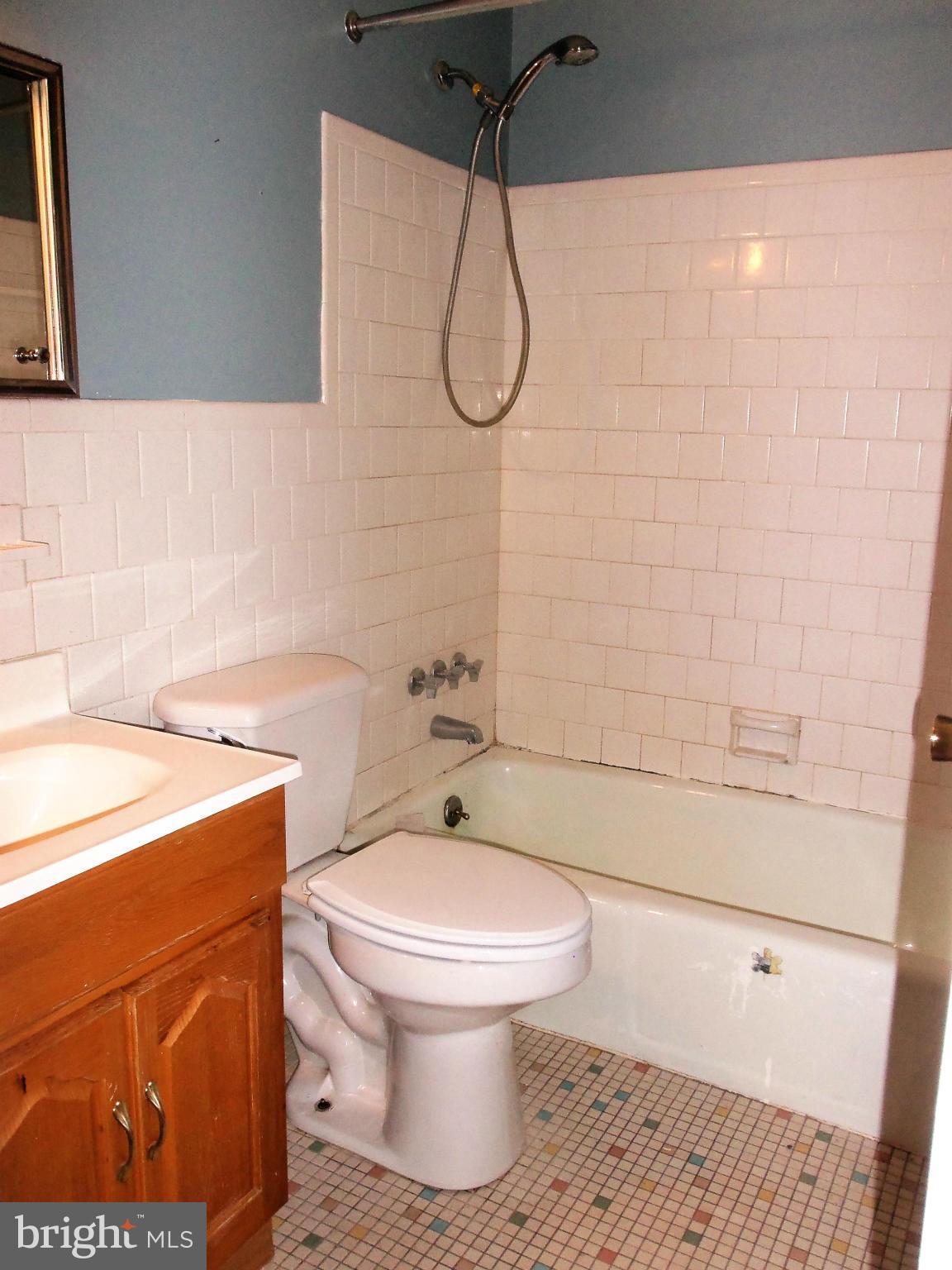 2008 Suffolk Road Finksburg, MD 21048 - Photo 7 of 13 Bath