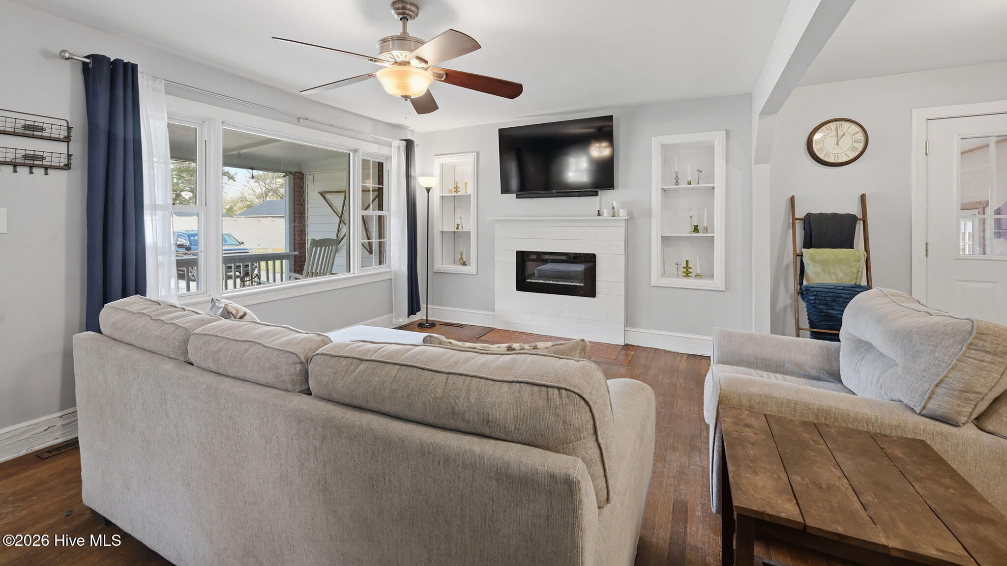 296 Sixth Street Ayden, NC 28513 - Photo 10 of 53 Living Room View 4