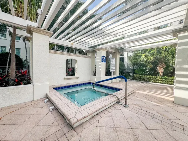 $2,700 | 600 South Dixie Highway, Unit 254, West Palm Beach, FL 33401