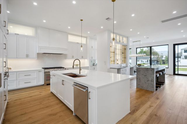a large kitchen with stainless steel appliances kitchen island a large island in the center