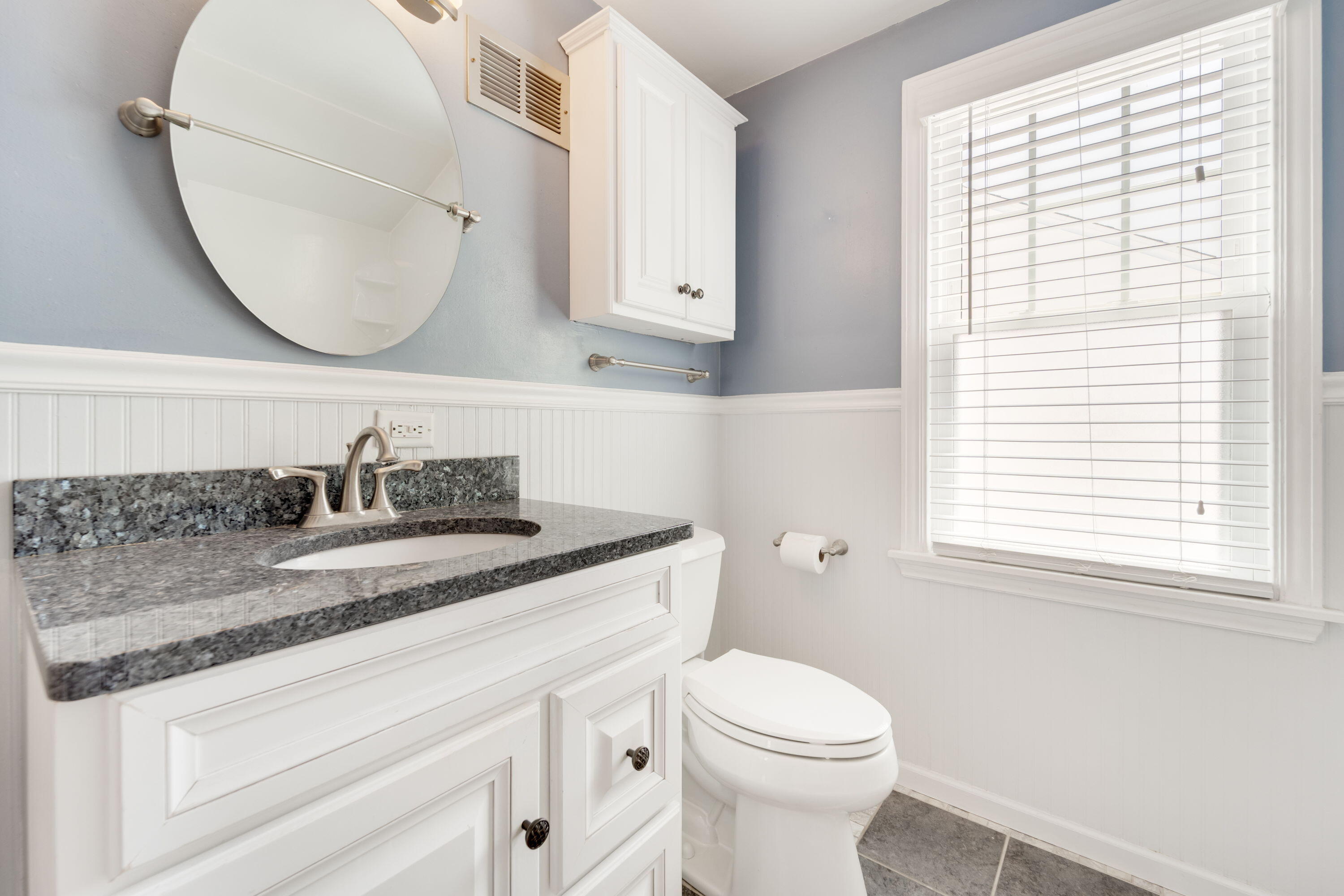 5639 North Bay Ridge Avenue Whitefish Bay, WI 53217 - Photo 14 of 17 Bathroom