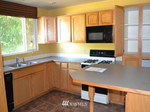 512 Sheridan Road Bremerton, WA 98310 - Photo 3 of 17