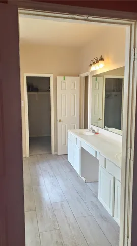 a view of empty room with window