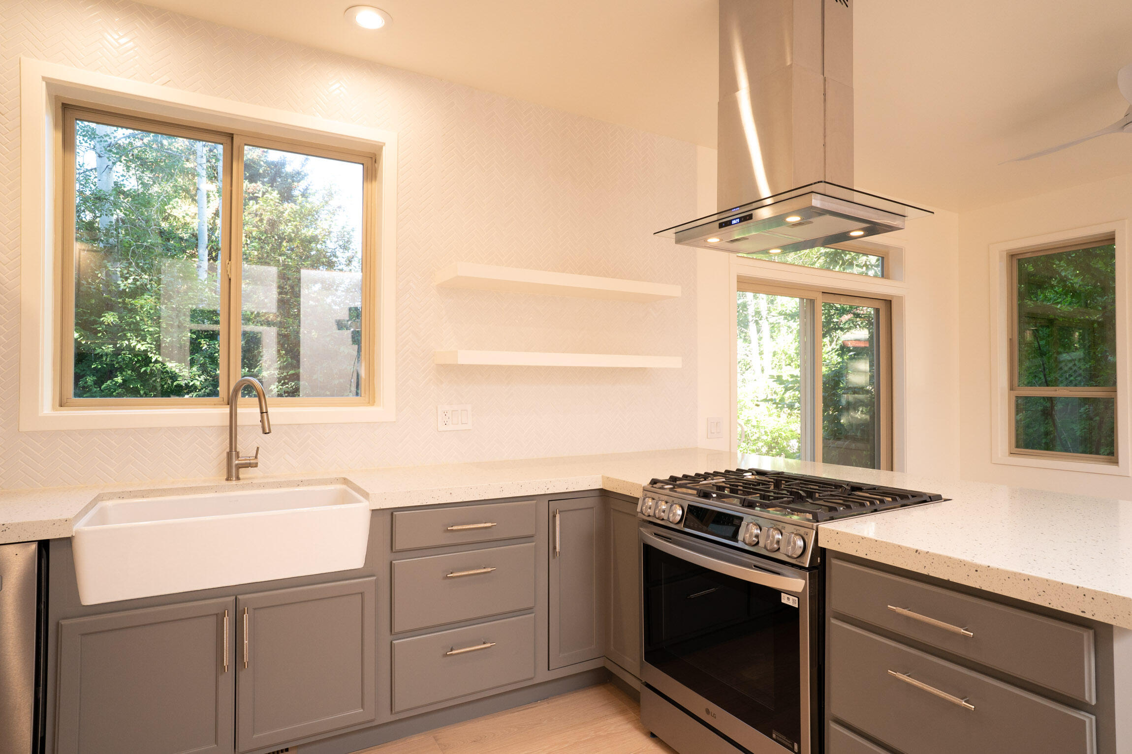651 Whitetail Drive Hailey, ID 83333 - Photo 11 of 36 Farm Sink and Range w:Hood