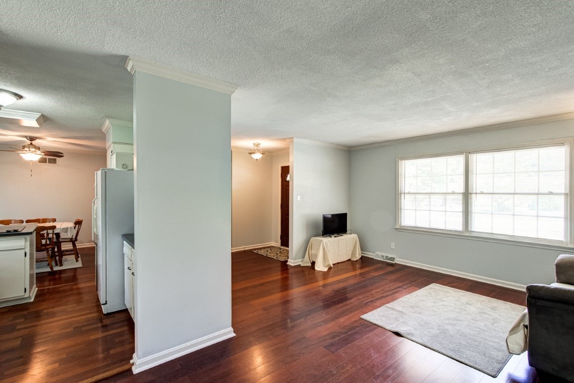 308 Hanover Road Evansville, IN 47710 - Photo 6 of 33 Gallery Image 6