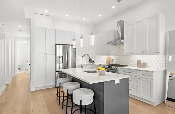 $3,700 | 2602 Palisade Avenue, Unit 2, Weehawken, NJ 07086