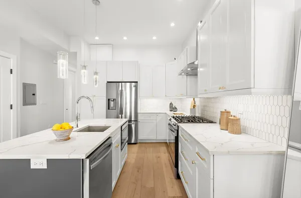 $3,700 | 2602 Palisade Avenue, Unit 2, Weehawken, NJ 07086