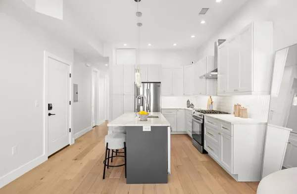 $3,700 | 2602 Palisade Avenue, Unit 2, Weehawken, NJ 07086