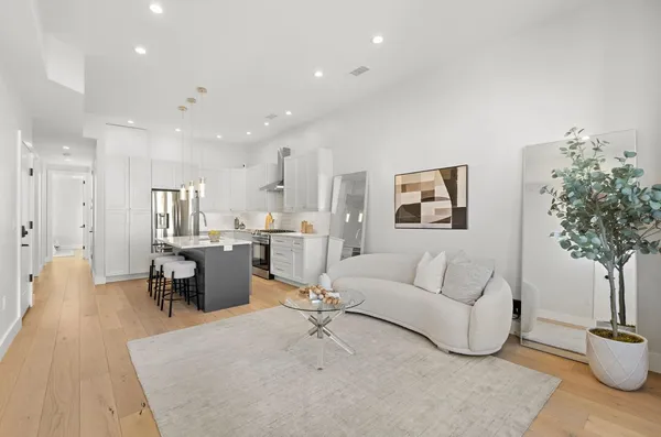 $3,700 | 2602 Palisade Avenue, Unit 2, Weehawken, NJ 07086