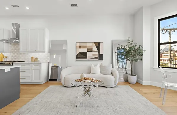 $3,700 | 2602 Palisade Avenue, Unit 2, Weehawken, NJ 07086