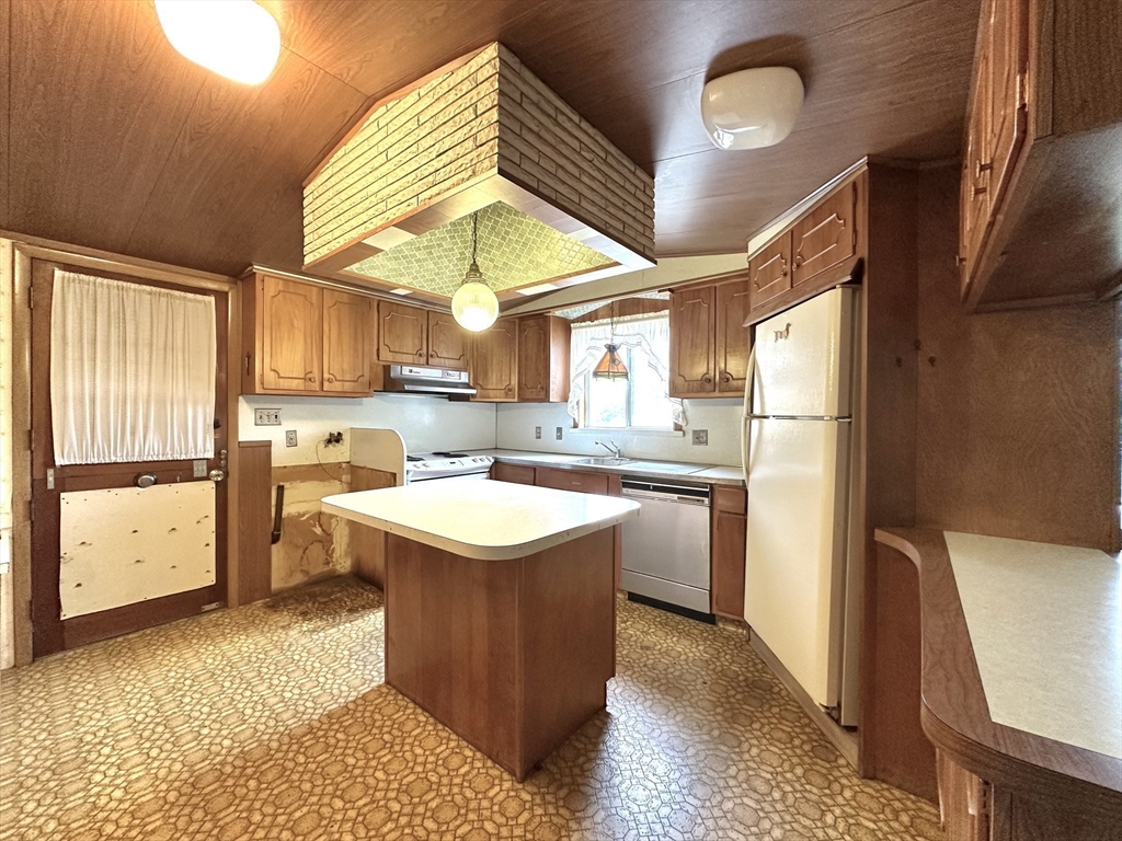 45-47 Belchertown Street Three Rivers, MA 01080 - Photo 17 of 34