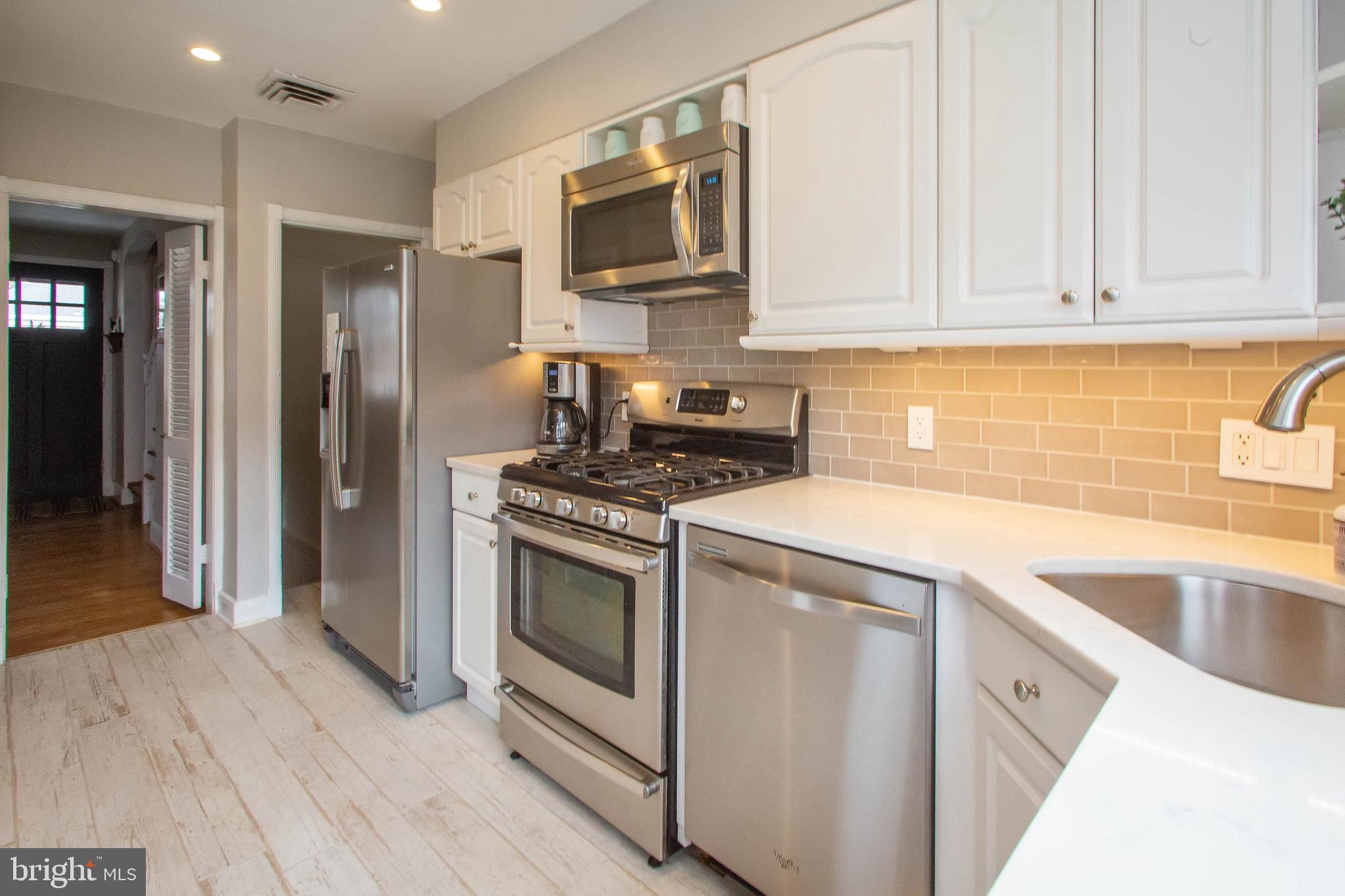 103 Murdock Road Baltimore, MD 21212 - Photo 15 of 41 Kitchen with louvered French doors to Living Room.
