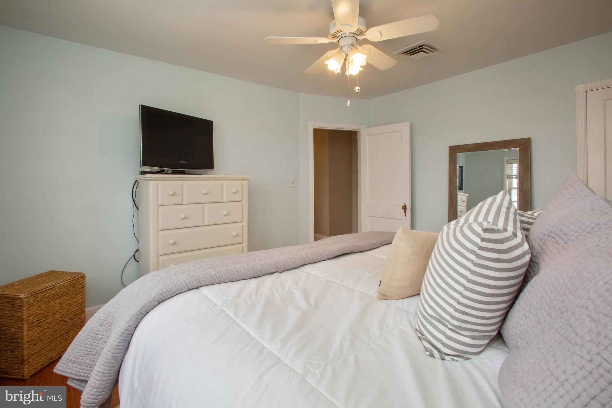 103 Murdock Road Baltimore, MD 21212 - Photo 25 of 41 Master Bedroom. Hardwoods. Ceiling fan.