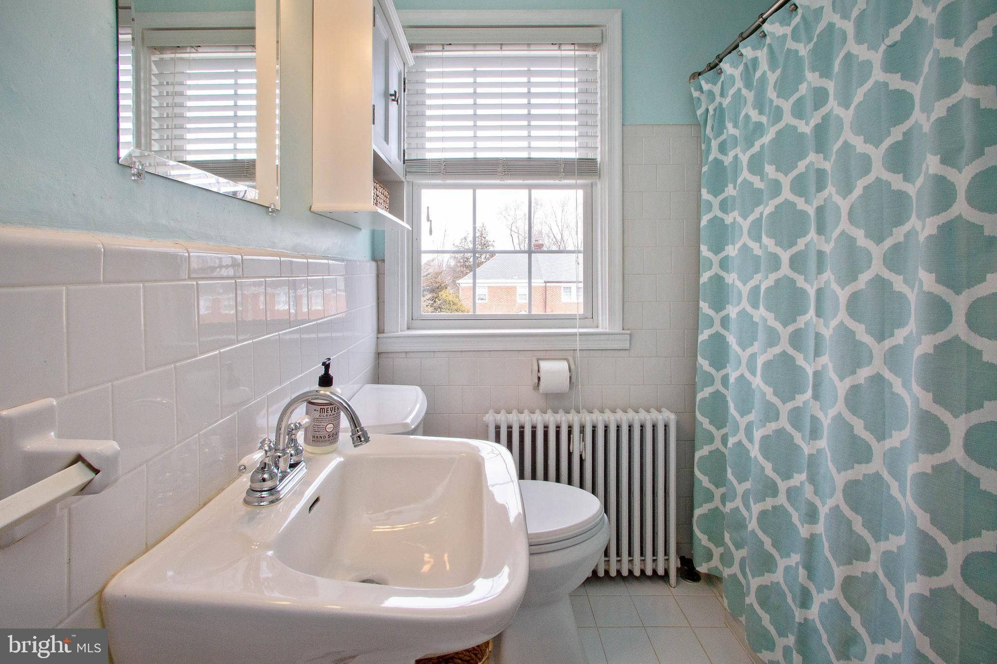 103 Murdock Road Baltimore, MD 21212 - Photo 26 of 41 Hall Bathroom with Linen Closet (out of view)