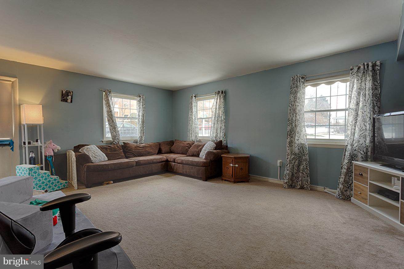 24 Eli Court Reading, PA 19607 - Photo 4 of 19 Gallery Image 4