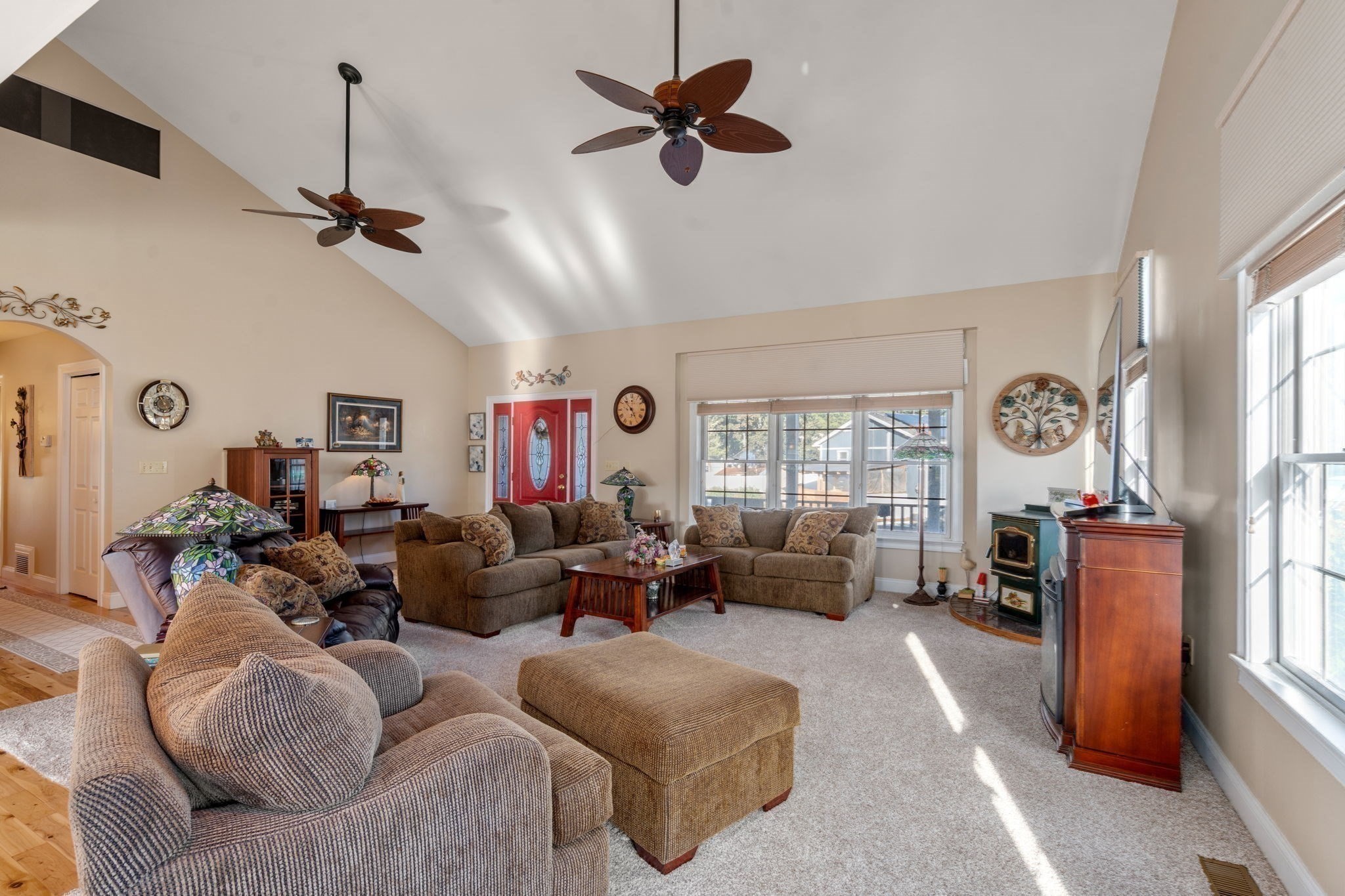 90 Beach Road Salisbury, MA 01952 - Photo 6 of 38 Gallery Image 6