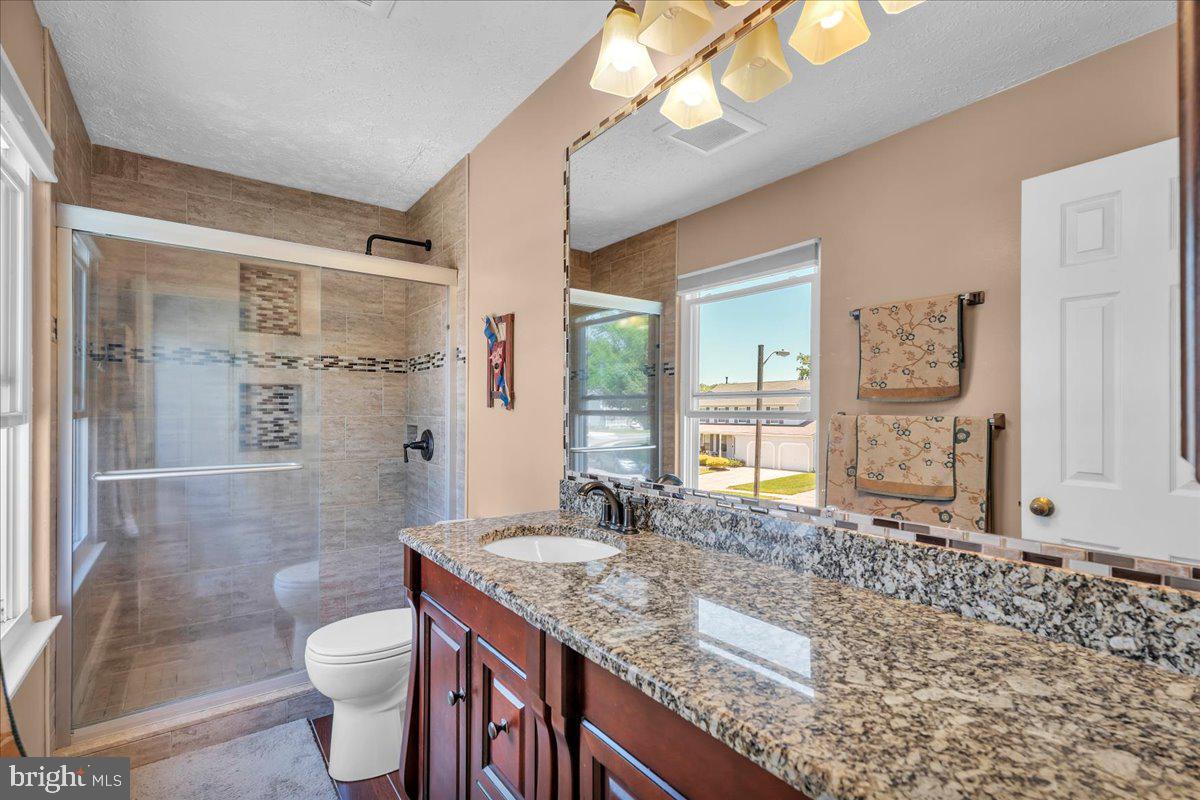 433 Glasgow Road Williamstown, NJ 08094 - Photo 17 of 34 Master bathroom