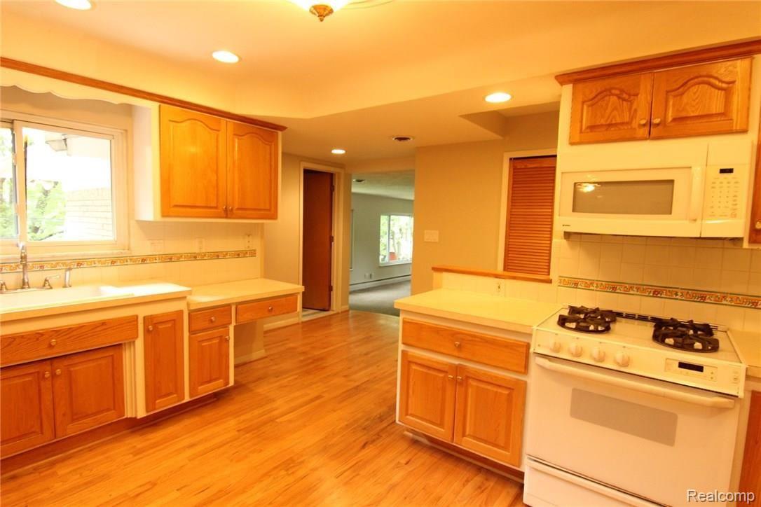 671 Wilwood Road Rochester, MI 48309 - Photo 17 of 39 Kitchen (5).JPG