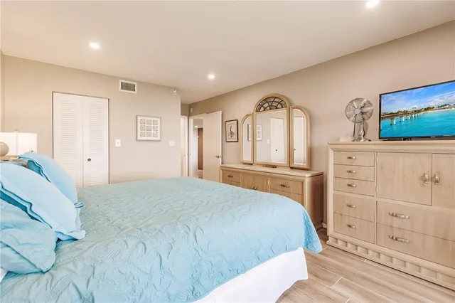 $7,000 | 1200 East Peppertree Lane, Unit 602, Sarasota, FL 34242