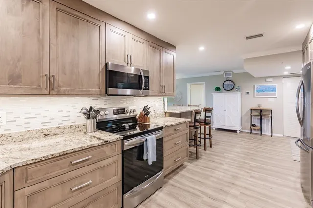 $7,000 | 1200 East Peppertree Lane, Unit 602, Sarasota, FL 34242