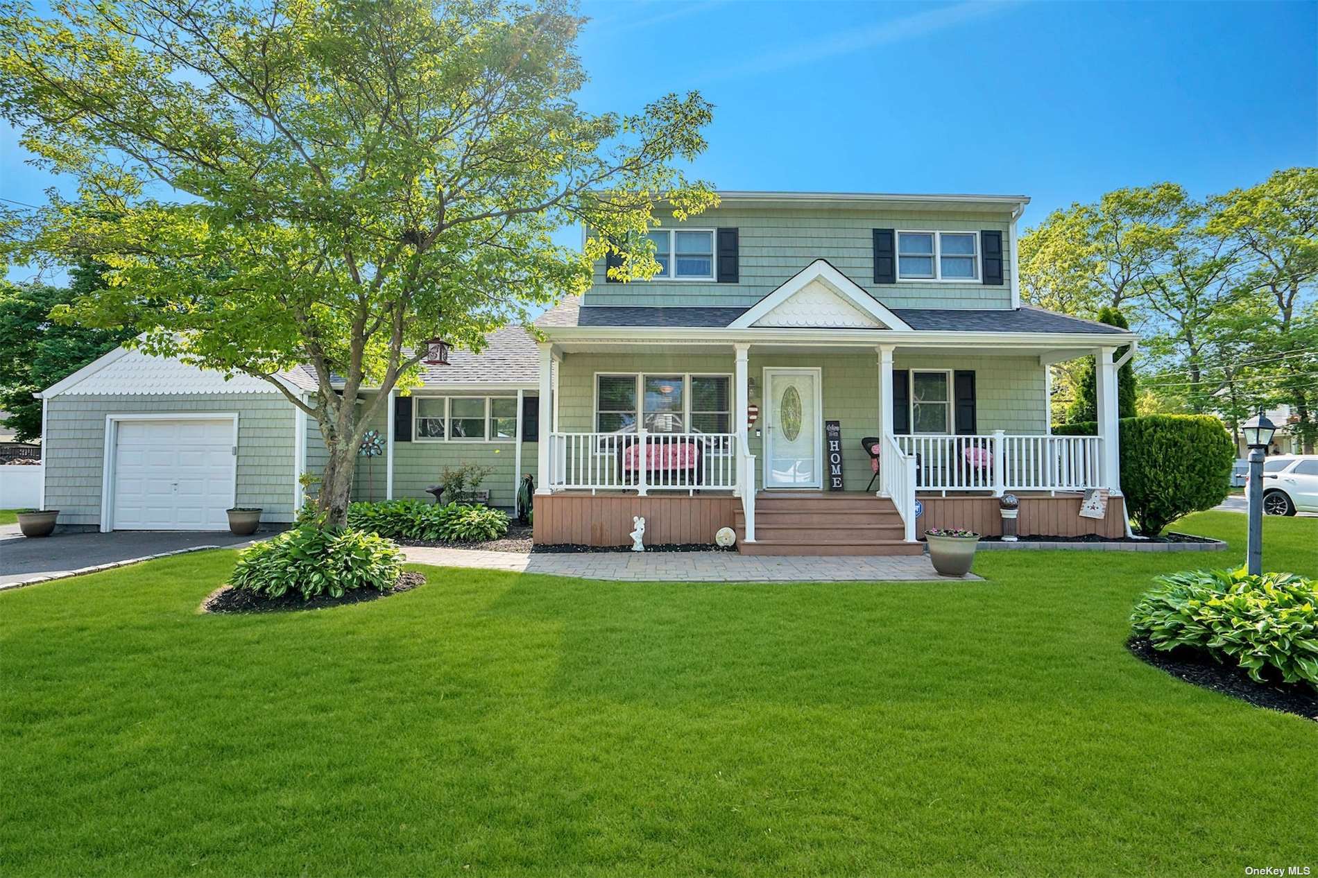 1272 Ellis Street, Holbrook, NY 11741 Compass