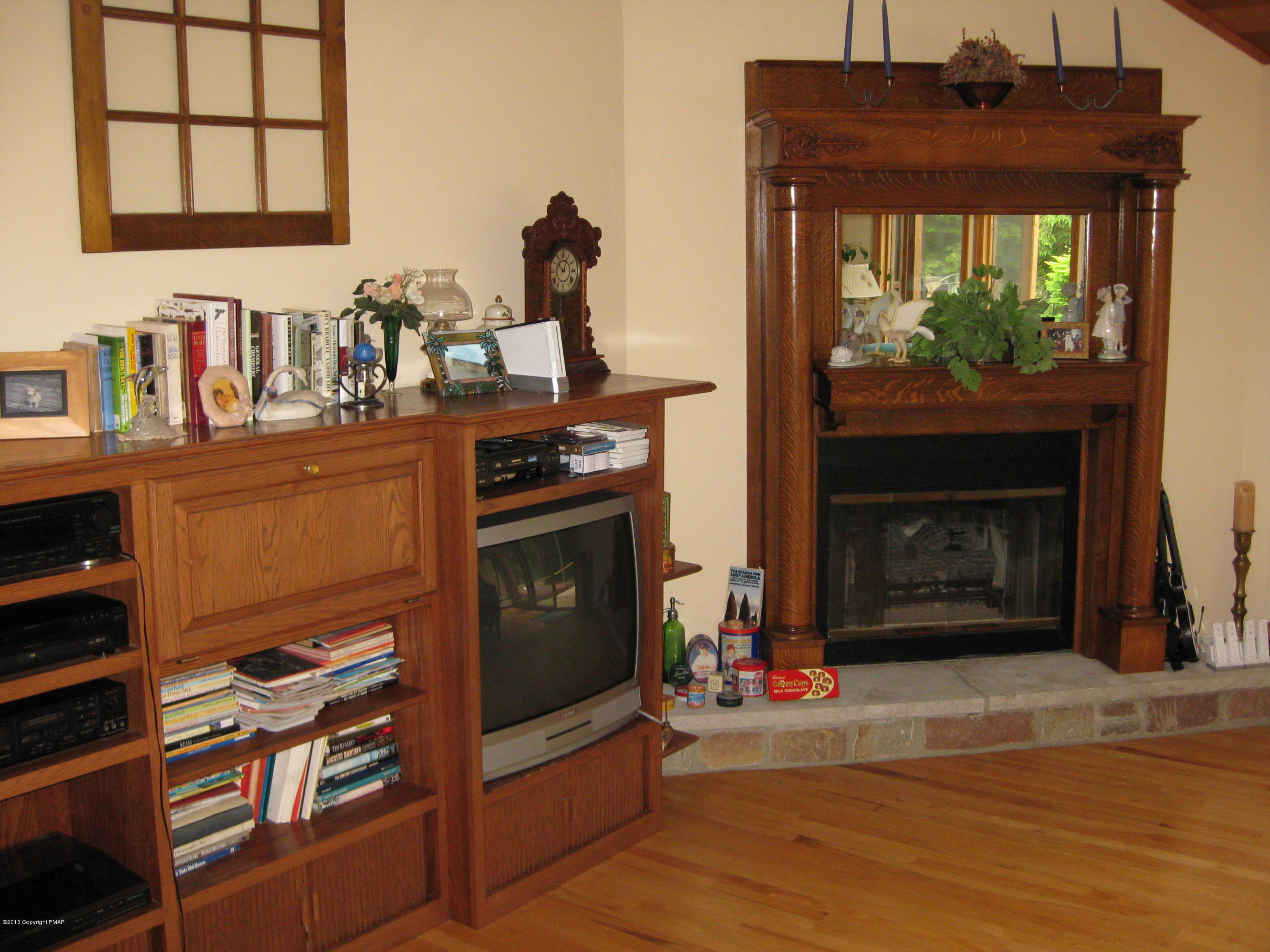 368 Sawmill Road Pocono Lake, PA 18347 - Photo 3 of 40 LIVING ROOM