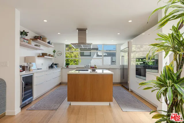 $14,500 | 16 Voyage Street, Marina del Rey, CA 90292