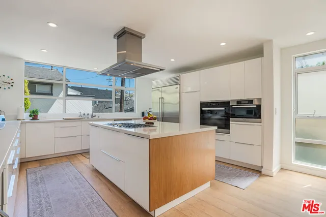 $14,500 | 16 Voyage Street, Marina del Rey, CA 90292