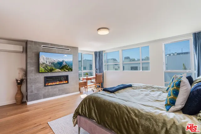 $14,500 | 16 Voyage Street, Marina del Rey, CA 90292