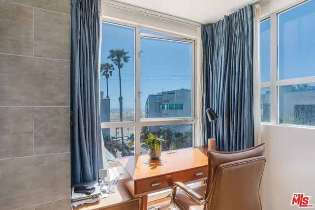 $14,500 | 16 Voyage Street, Marina del Rey, CA 90292