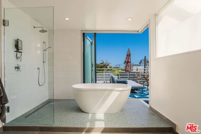 $14,500 | 16 Voyage Street, Marina del Rey, CA 90292