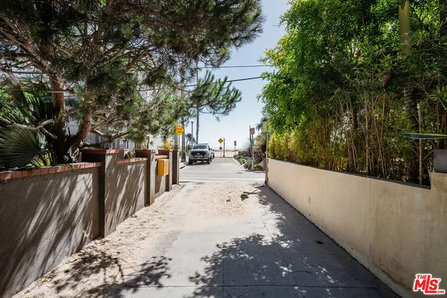 $14,500 | 16 Voyage Street, Marina del Rey, CA 90292