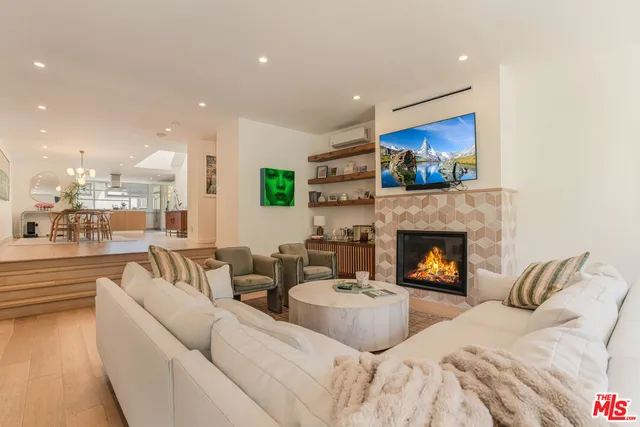 $14,500 | 16 Voyage Street, Marina del Rey, CA 90292