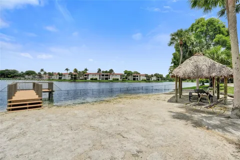 $240,000 | 901 Colony Point Circle, Unit 501, Pembroke Pines, FL 33026