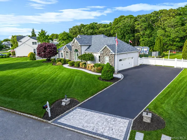 $1,199,999 | 41 Paige Lane, Moriches, NY 11955