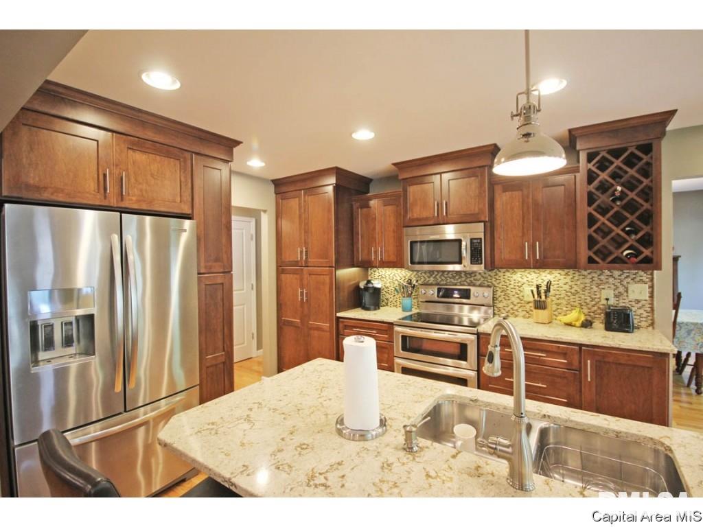 1301 Merion Drive Springfield, IL 62704 - Photo 13 of 35