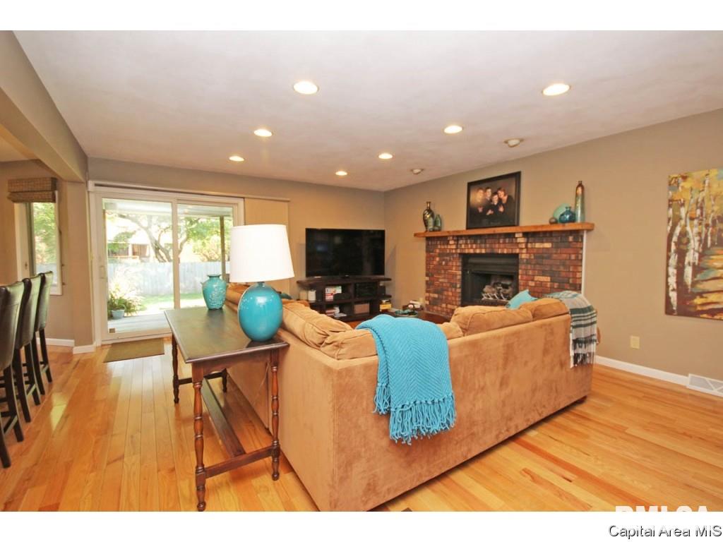 1301 Merion Drive Springfield, IL 62704 - Photo 5 of 35