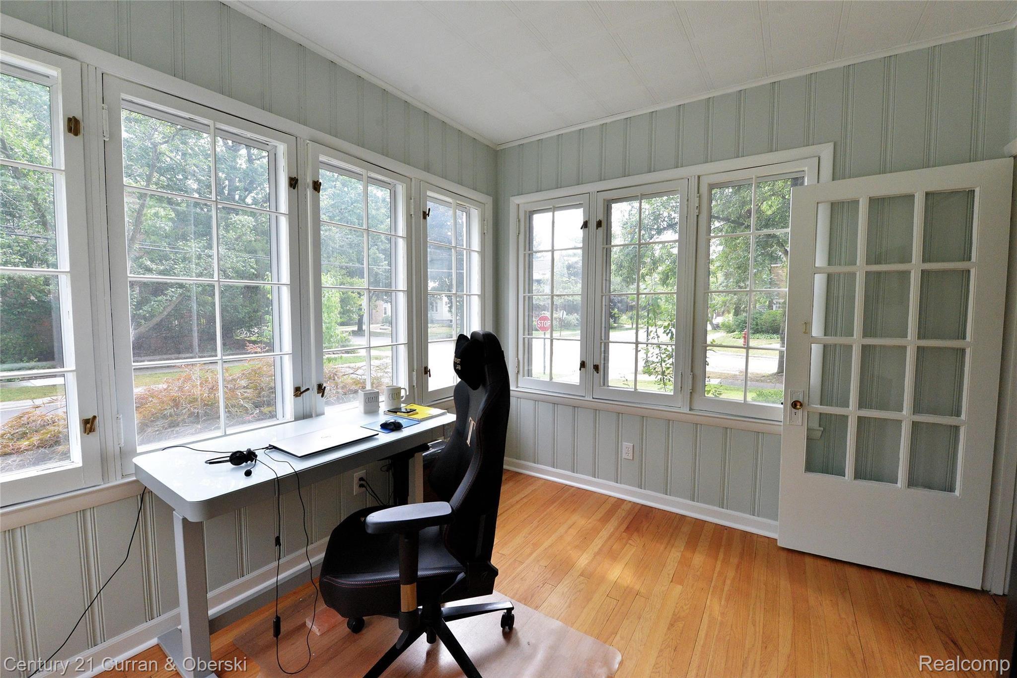 35 Amherst Road Pleasant Ridge, MI 48069 - Photo 23 of 57 Fantastic space with three walls of windows!