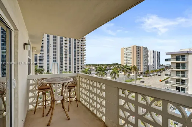$420,000 | 1901 South Ocean Drive, Unit 601, Hollywood, FL 33019