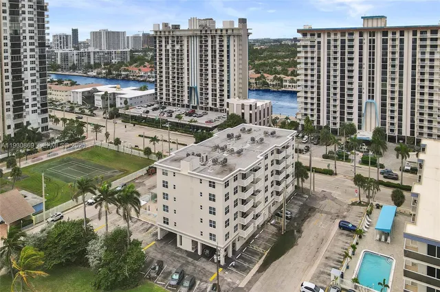 $420,000 | 1901 South Ocean Drive, Unit 601, Hollywood, FL 33019