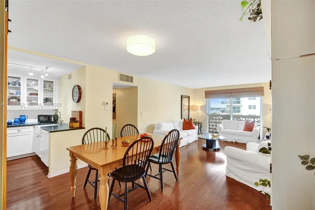 $420,000 | 1901 South Ocean Drive, Unit 601, Hollywood, FL 33019