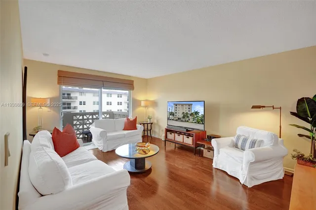 $420,000 | 1901 South Ocean Drive, Unit 601, Hollywood, FL 33019