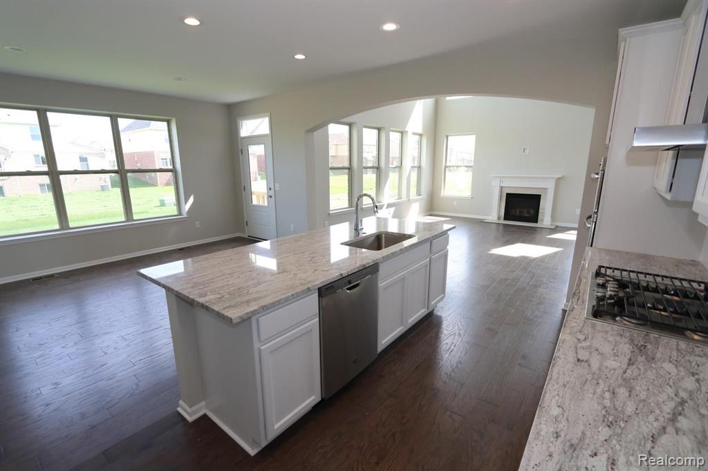 50570 Scarborough Road Canton, MI 48188 - Photo 2 of 29 Gallery Image 2