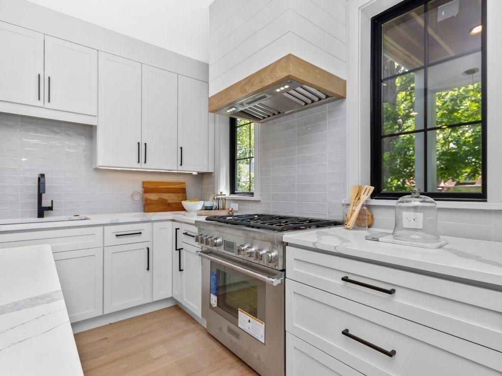 21 Naples Road, Unit 1 Brookline, MA 02446 - Photo 11 of 33 Gallery Image 11