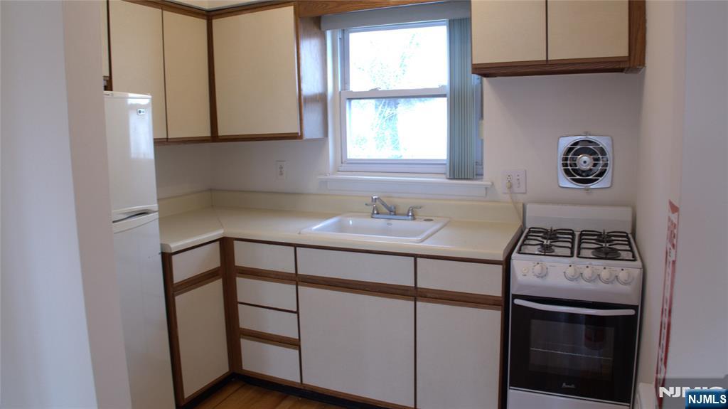 2443 3rd Street, Unit 8 Fort Lee, NJ 07024 - Photo 4 of 11